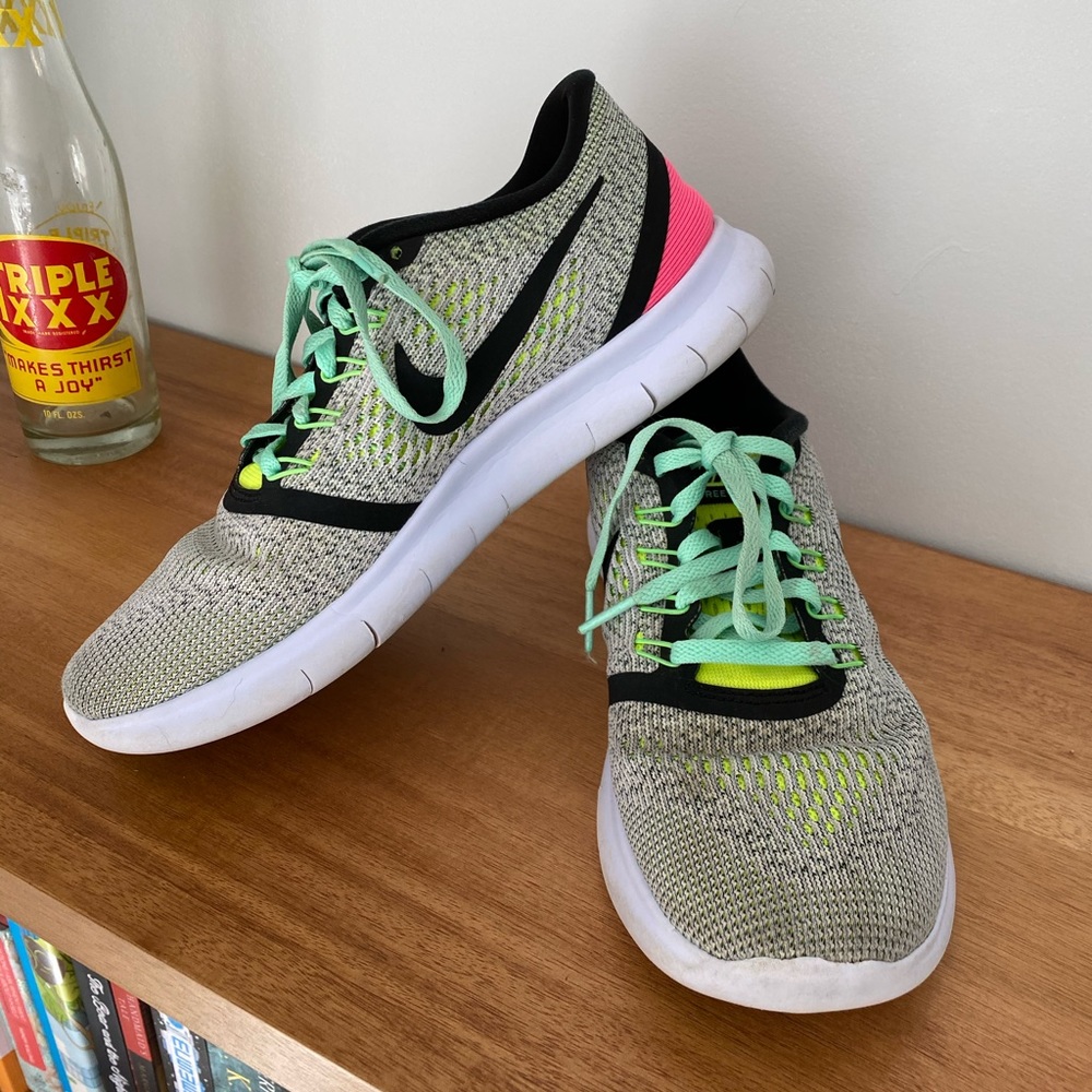Nike Free RN cute hard to find color combo!